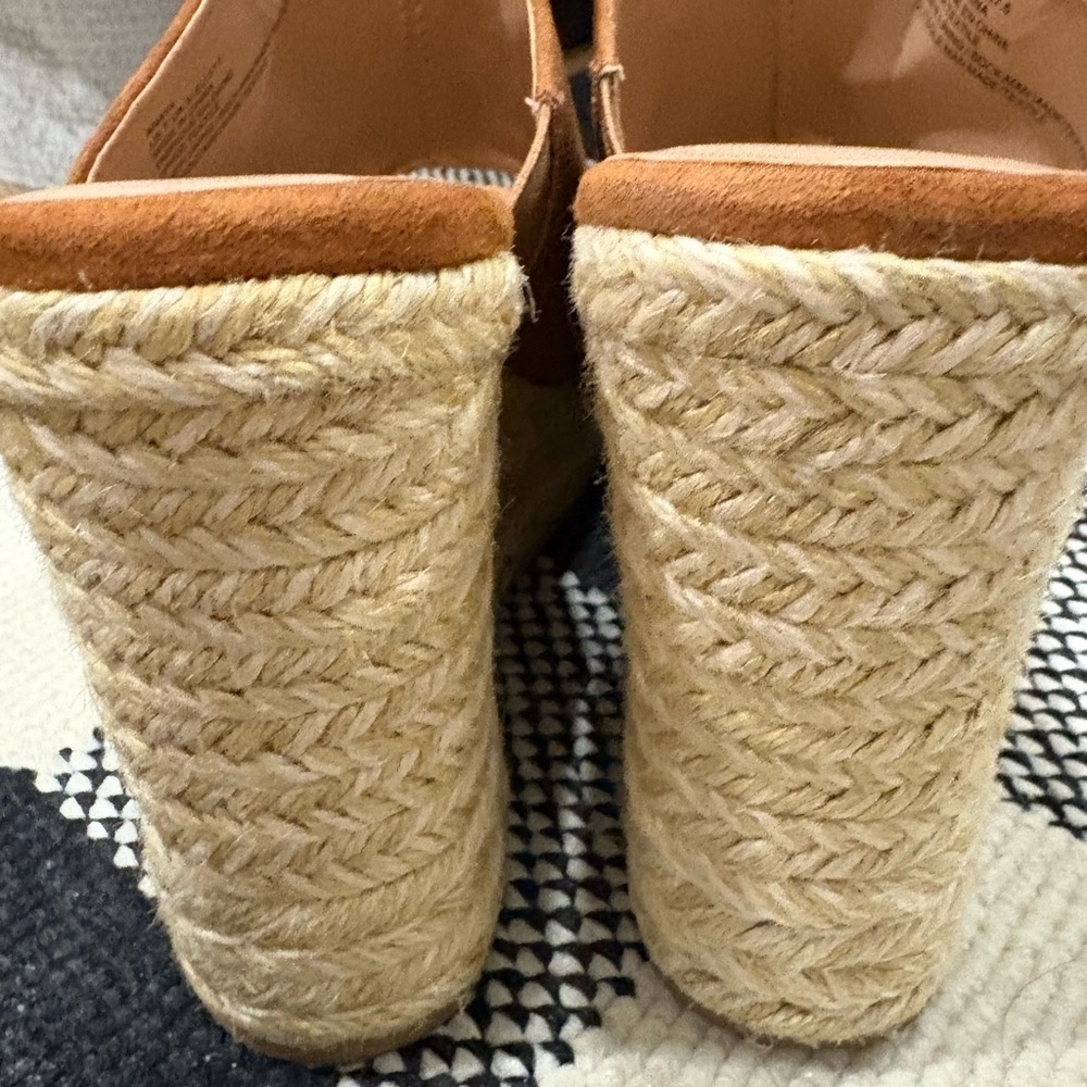 JustFab Tan Suede Wedge Sandals, very good condition - Picture 4 of 5